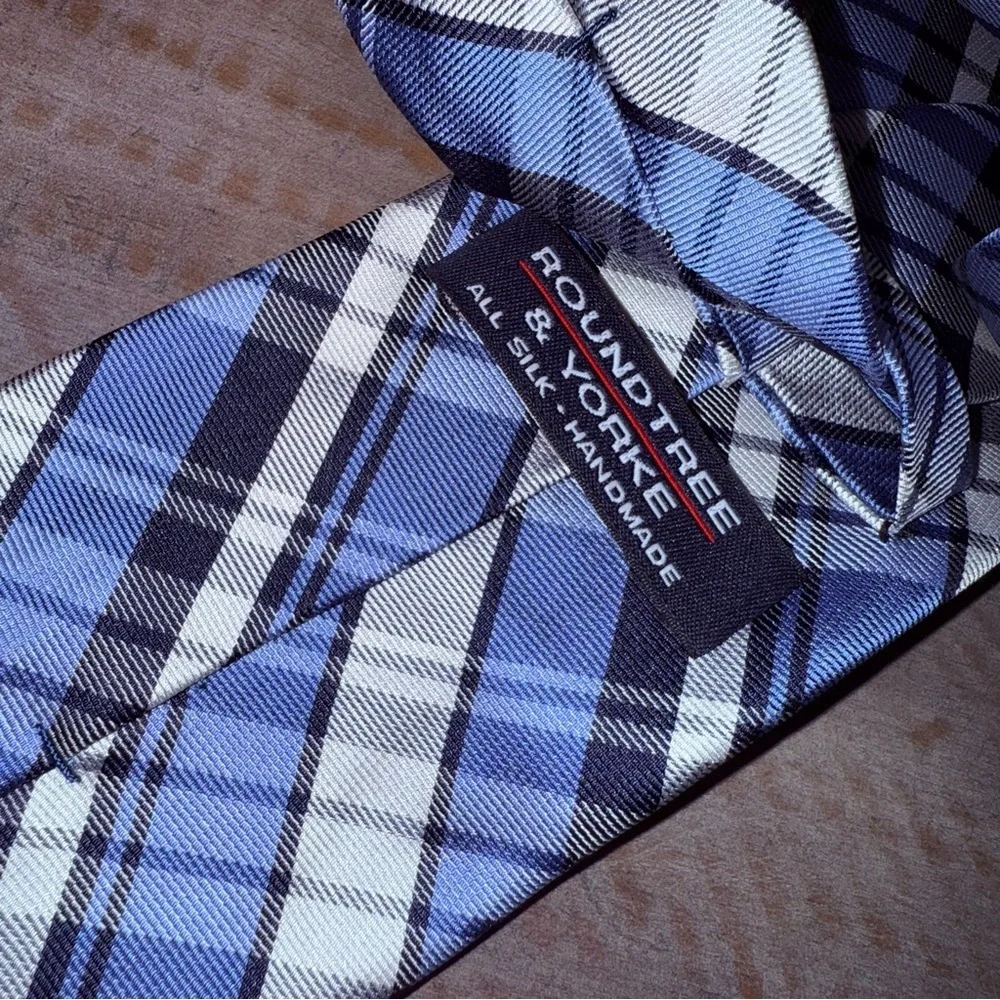Roundtree & Yorke stylish plaid